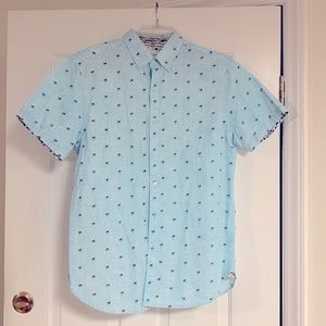 Denim & Flower Men’s light blue button down short sleeve shirt size medium